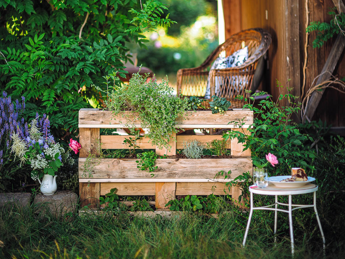 How To Make A Vertical Pallet Planter In 4 Easy Steps Sa Garden And Home 