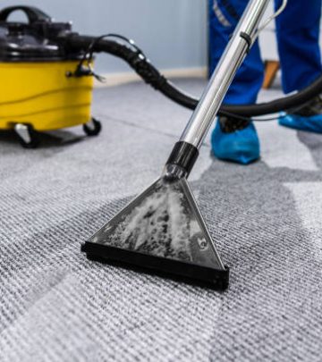 Cleaning Carpet With Vacuum Cleaner